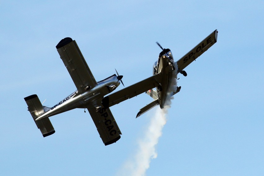 Air Festival Świdnik. Taniec Biało - Czerwonych Iskier na niebie [ZDJĘCIA, WIDEO]