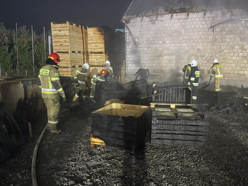 Pożar w Głazowie. Strażacy uratowali przed ogniem budynek wart kilkaset tysięcy. Zobacz zdjęcia