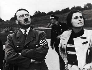 Leni Riefenstahl ze swoim guru. Po wojnie mówiła, że nic nie...
