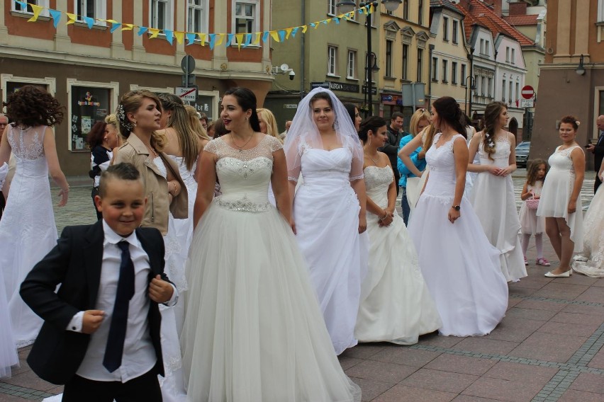 Parada Panien Młodych na Rynku w Opolu (1 lipca 2018)