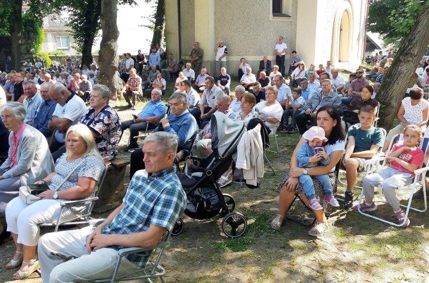 Mężczyźni z rodzinami pielgrzymowali w niedzielę na Górę św....