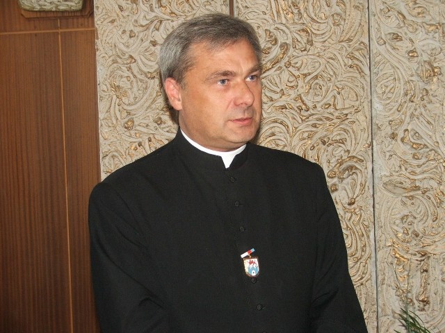Ksiądz Waldemar Gasztkowski od końca lipca tego roku swoją posługę kapłańską sprawuje w Policach. Uważa, że najważniejsze jest, aby zauważać i kochać każdego człowieka.