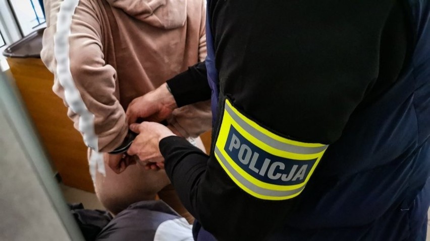 Białystok. Sąd aresztował troje obywateli Rumunii podejrzanych o kradzież biżuterii (zdjęcia)
