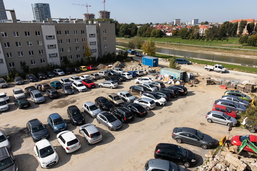 Nowy parking przy przychodni na ul. Warzywnej w Rzeszowie. Ma powstać po budowie łącznika al. Kopisto i ul. Warzywnej