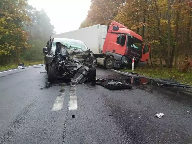 Na drodze krajowej nr 11 w Pile doszło 22 października do wypadku. W wyniku zdarzenia jedna osoba nie żyje, dwie zostały przewiezione do szpitala.