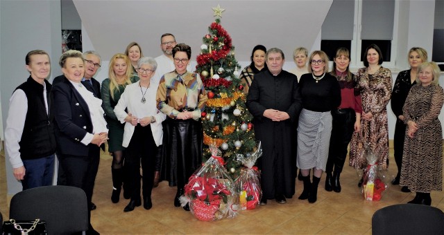 Uczestnicy wigilii Stowarzyszenia Azyl. Więcej na kolejnych zdjęciach