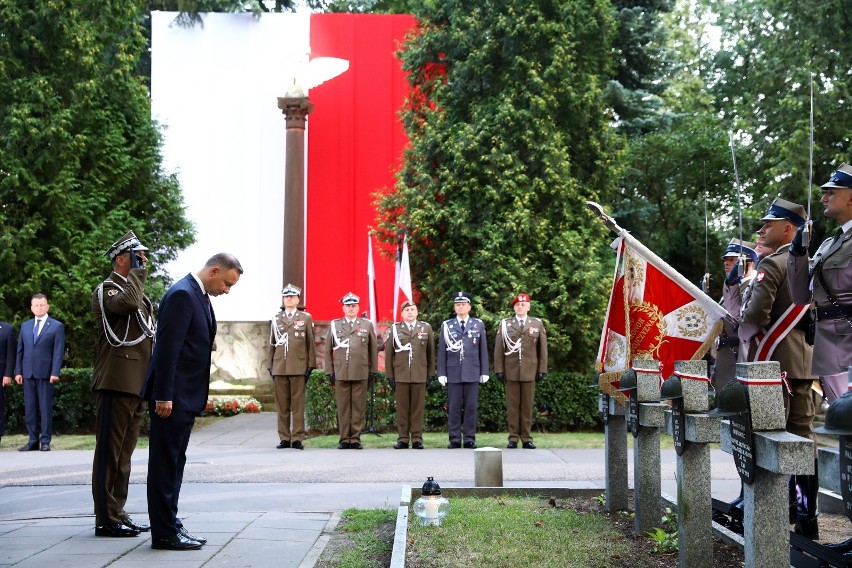 W Warszawie na Cmentarzu Wojskowym na Powązkach przed...