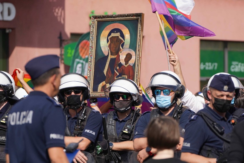 Prokuratura zajmowała się sprawą Marszów Równości w...