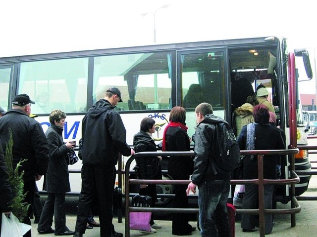 Pasażerowie nie są zachwyceni około 5 proc. podwyżką cen biletów. Najbardziej odczują ją osoby regularnie korzystające z usług PKS Łomża.