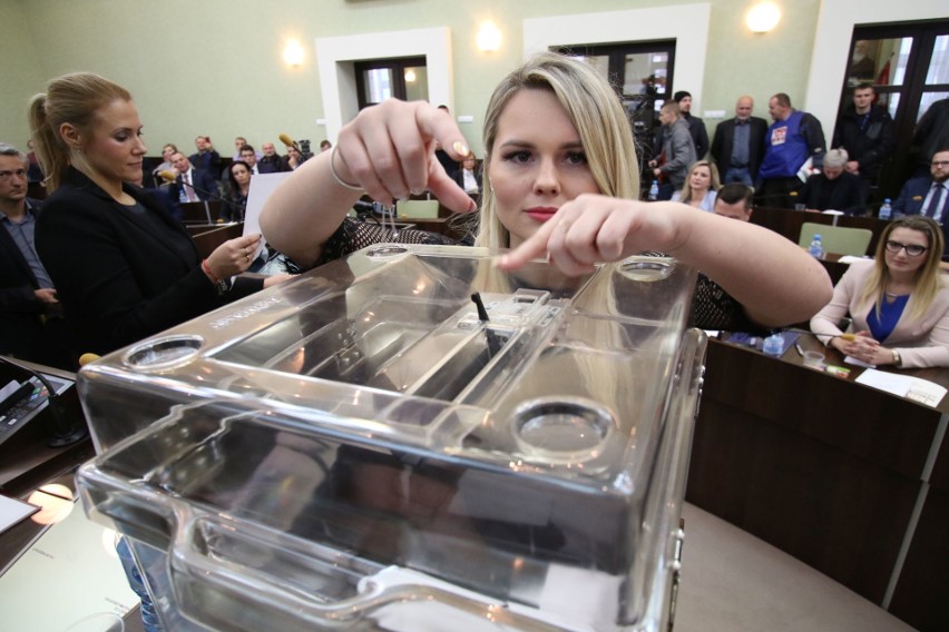 Pierwsza sesja Rady Miejskiej w Kielcach. Jaka koalicja? (OGLĄDAJ TRANSMISJĘ) 