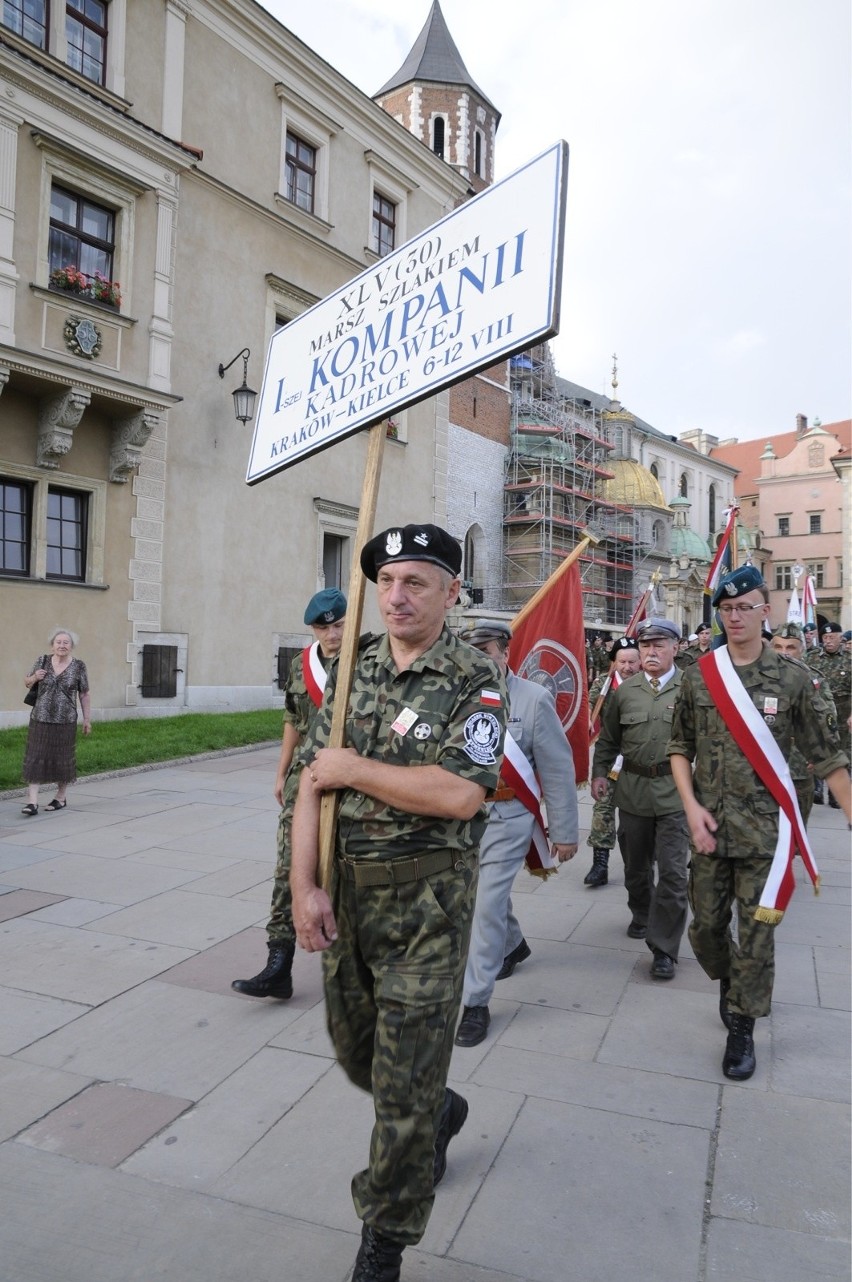 05.08.2010 krakow n/z wawel kadrowka przed grob lech i maria...