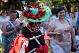 Bielsk Podlaski. Park Królowej Heleny. IX Festiwal Teatralny Wertep. Dance Macabre (zdjęcia)