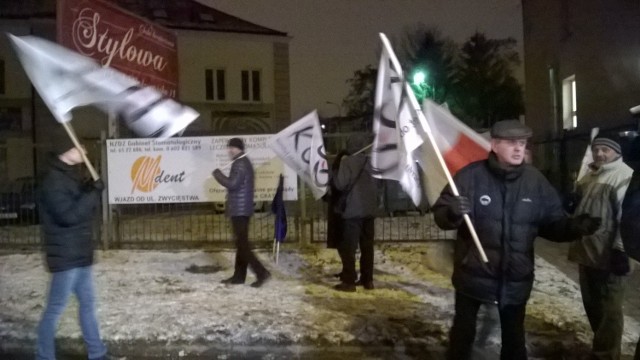 Kilkanaście osób protestowało przed biurem PiS w Białymstoku