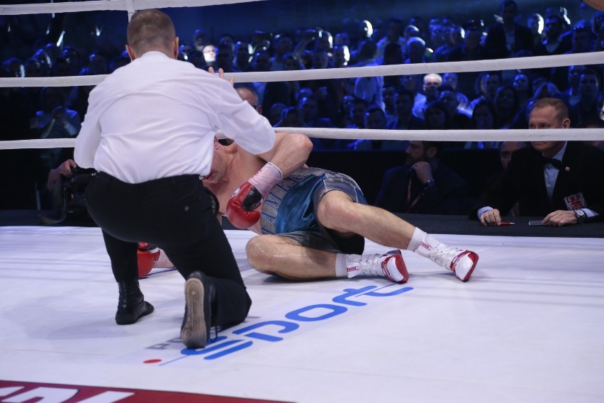 Polsat Boxing Night. Skandal po walce Adamek-Molina. Sędzia uderzony przez kibica w głowę