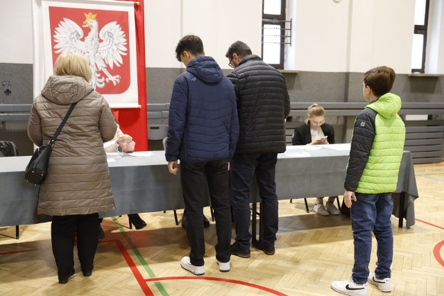 Wybory 2024 w Gliwicach. Wyborcy ruszyli do głosowania.