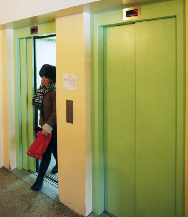 Mieszkańcy ul. Zaolziańskiej nie mają windy, ale za nią płacą/zdjęcie ilustracyjne