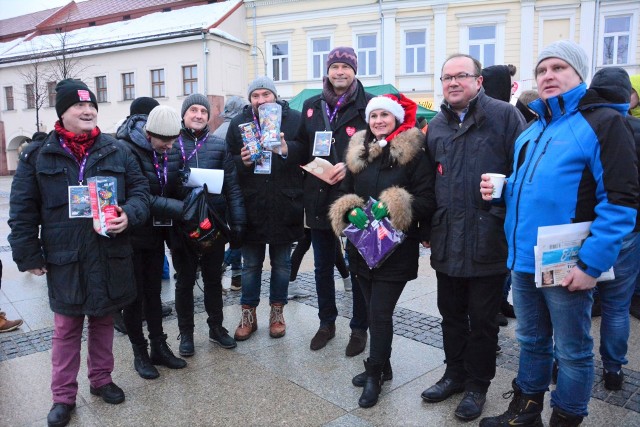 Na Rynku kwestował prezydent Kielc Bogdan Wenta i Stowarzyszenie Projekt Świętokrzyskie.