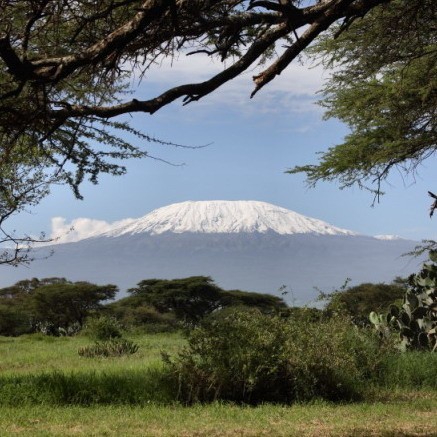 Już sam widok na Kilimandżaro zapiera dech w piersiach, nie mówiąc o wspinaczce.