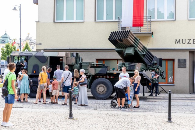 Atrakcje pod Muzeum Wojska w Białymstoku przyciągnęły tłumy ludzi.