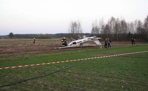 Tragiczny wypadek awionetki pod Łowiczem. Dwie osoby nie żyją