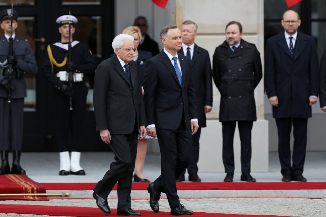 Prezydenci Andrzej Duda i Sergio Mattarella spotkali się w Warszawie w celu omówienia współpracy polsko-włoskiej.