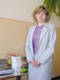Dyrektor Iwona Maliszewska za kilka dni wręczy książki wszystkim uczniom