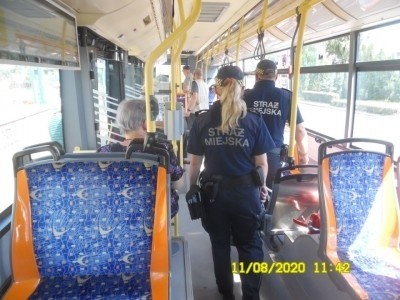 Rybnicka Straż Miejska rozpoczęła kontrole w miejskich autobusach.Zobacz kolejne zdjęcia. Przesuwaj zdjęcia w prawo - naciśnij strzałkę lub przycisk NASTĘPNE