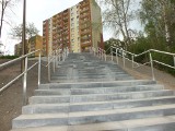 Schody od Parku Kultury do osiedla Wzgórze w Starachowicach na ukończeniu. Potrzebne jeszcze dwie ławki