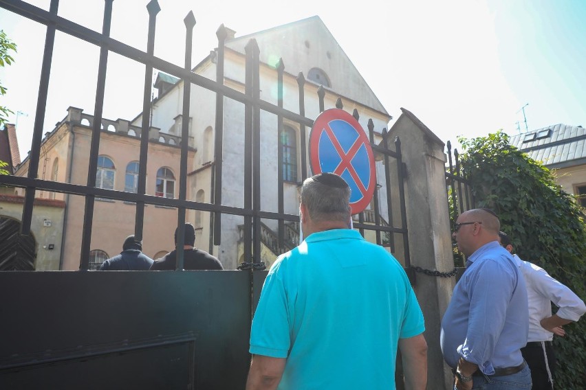 Synagoga Izaaka, wydarzenia na początku lipca