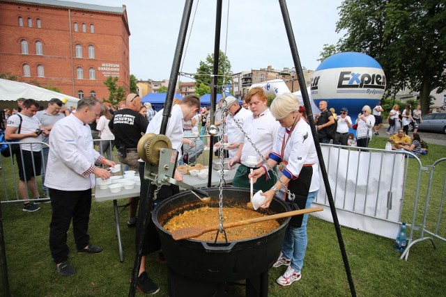 W  sobotę, 16 czerwca na Wyspie Młyńskiej odbył się Blogger Food Festival. Można było na żywo obejrzeć kulinarne zmagania bloggerów oraz najlepszych szefów kuchni i spróbować ich potraw.