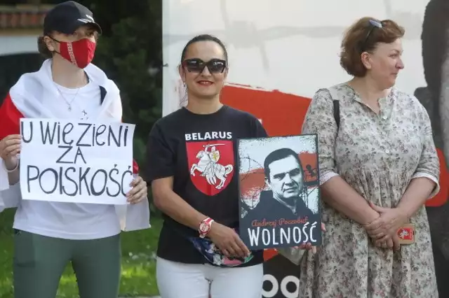 Akcja solidarnościowa z prześladowanymi liderami Związku Polaków na Białorusi w Białymstoku (25 lipca 2022 r.).