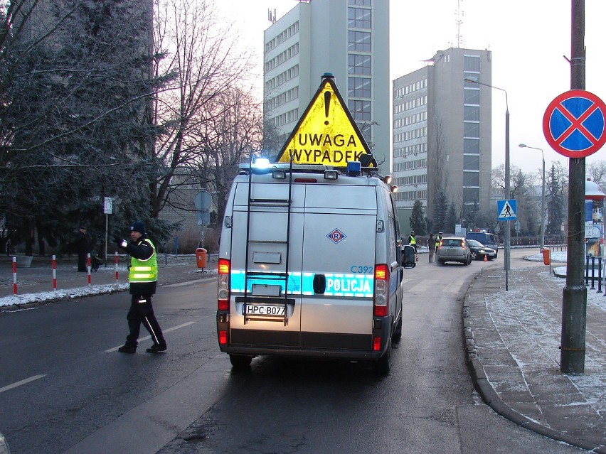 Wypadek w Toruniu. Potrącony na Szosie Chełmińskiej mężczyzna w szpitalu [zdjęcia]