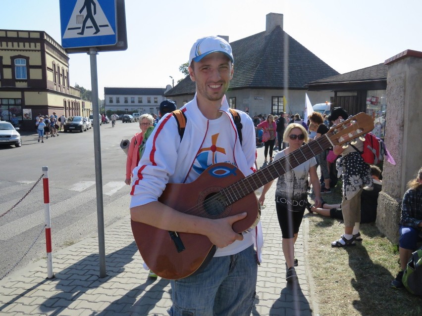 Gliwicka Piesza Pielgrzymka na Jasną Górę 2015: Pielgrzymi wyruszyli z Tworoga [ZDJĘCIA, WIDEO]