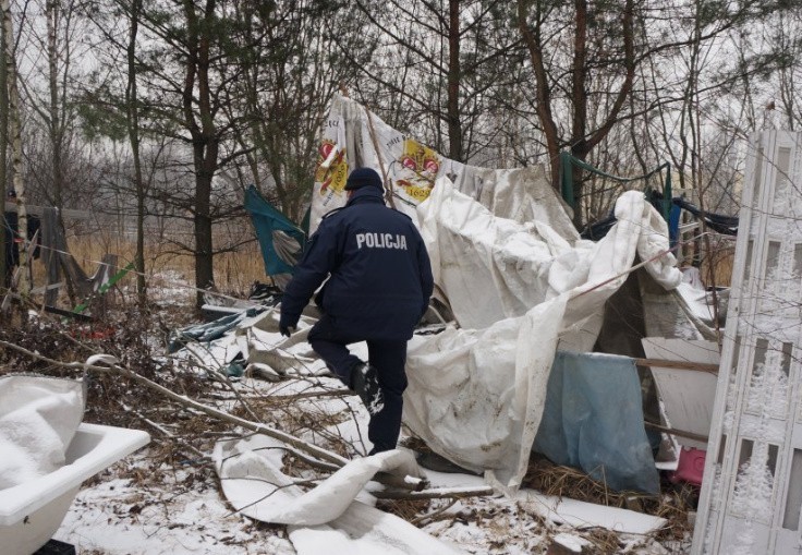Pożar w Gliwicach: Bezdomni zaprószyli ogień, jeden z mężczyzn ma poparzenia