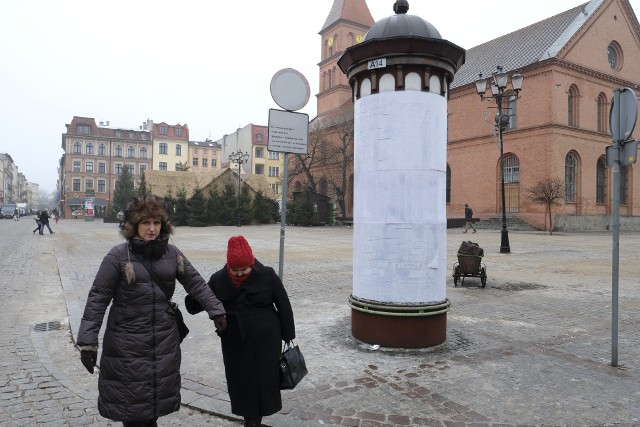 Słup, który poświęcony był w całości informacjom o filmie „Prawo i pięść” (kręcony był m.in. właśnie w tym miejscu), teraz ma informować o czym innym