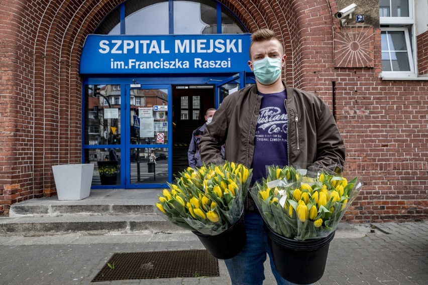 W Poznaniu dostawcy z kwiatami od Bogdana Królika pojawiły...