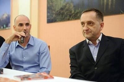 Tomasz Gollob (z lewej) i Grzegorz Ślak podczas promocji książki w Tarnowie Fot. Paweł Topolski