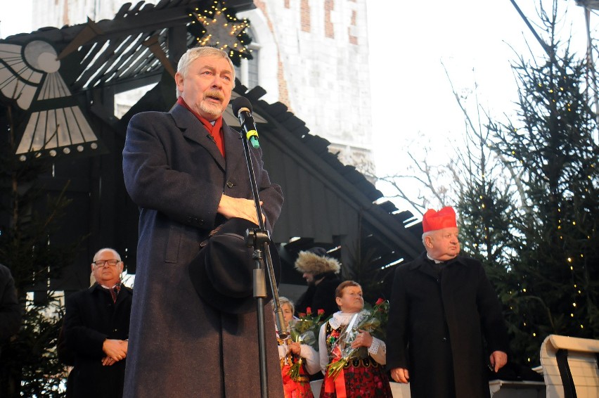 Na krakowskim Rynku wigilia dla bezdomnych i potrzebujących [ZDJĘCIA, WIDEO]