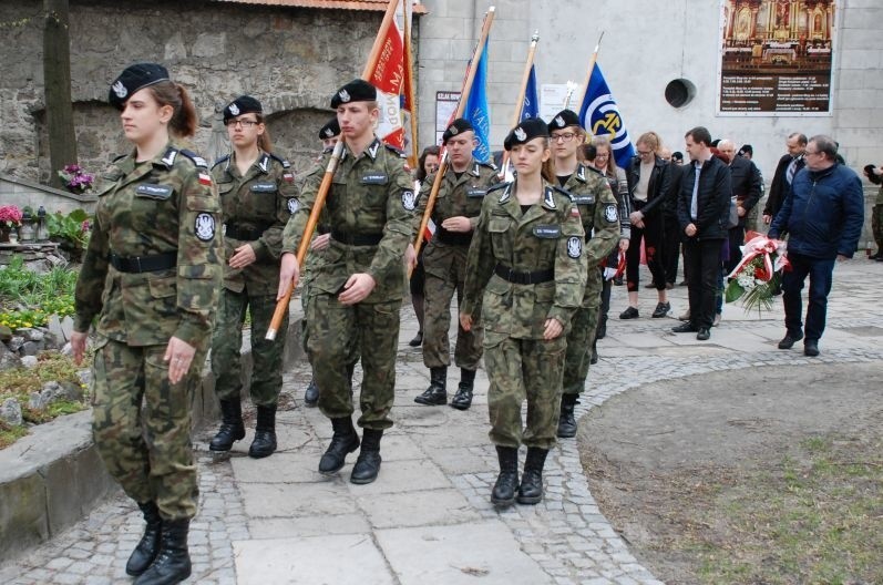 Uroczystości katyńskie w Pińczowie, czyli msza święta i złożenie kwiatów w miejscach pamięci