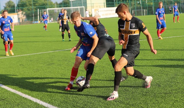 ŁKS Probudex Łagów wygrał derbowy mecz z Wisłą Sandomierz 2:1.