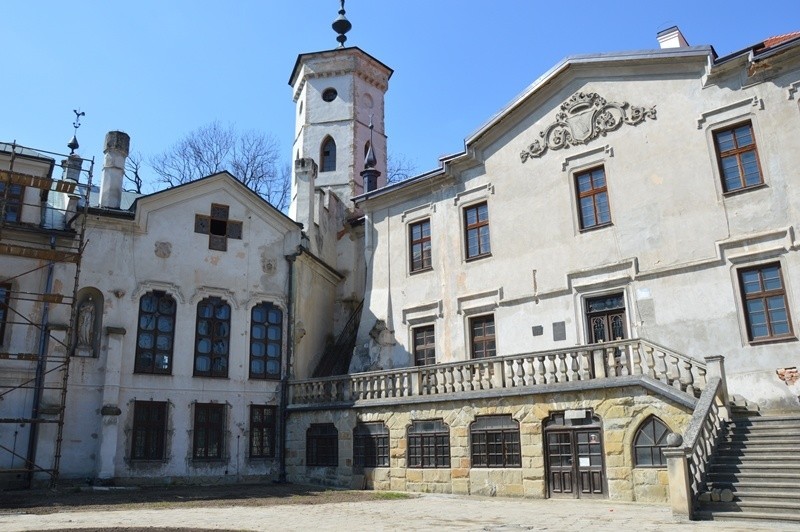 Pałac Stadnickich w Nawojowej będzie jak nowy. Ruszył remont zabytkowego obiektu [ZDJĘCIA]