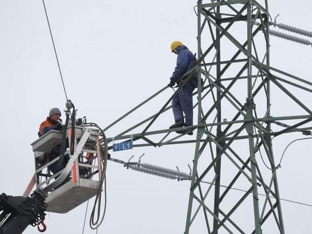 Burze zwiększają wydatki pomorskich energetykówUsuwanie awarii