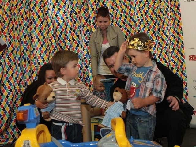 W piątek uroczysta gala w Galerii Słupsk zakończyła plebiscyt na Małą Miss i Małego Mistera 2012. Na zdjęciu Adrian i Damian Dorochowicz.
