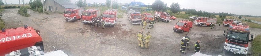 Utrudnienia na trasie z Grodkowa do Głuchołaz. Strażacy kończą sprzątać plamę oleju