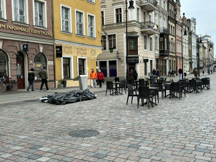 Parasole zniknęły z poznańskiego Starego Rynku