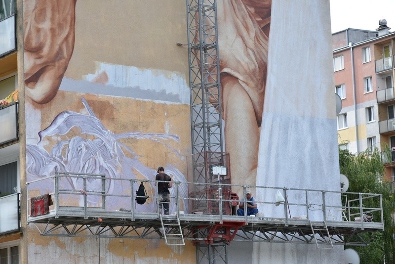 Mural za mural. Kończy się przemalowywanie  bloków na łódzkim Zarzewie