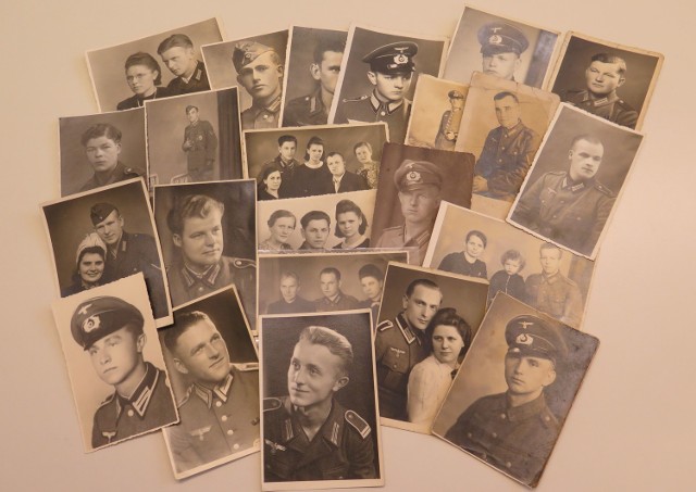 Na wystawę udało się pozyskać wiele archiwalnych zdjęć ze zbiorów prywatnych. Ekspozycja nie koncentruje się tylko na wojennych losach "dziadków z Wehrmachtu&#8221;. Chce pokazać całe ich życie.