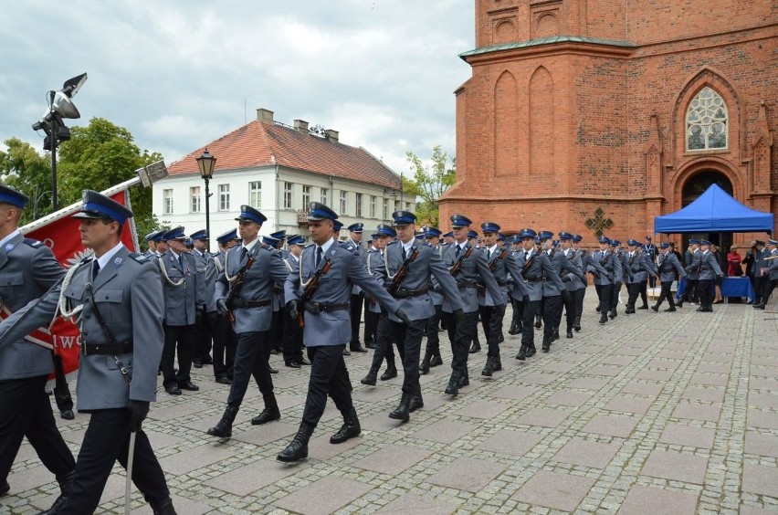 To była uroczystość!  Policjanci w galowych mundurach,  msza...