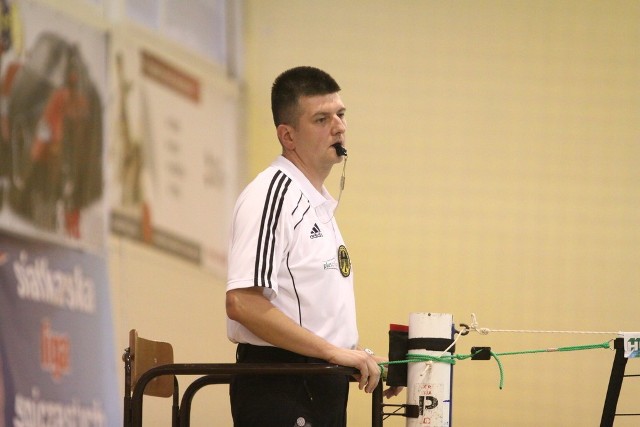 Maciej Twardowski, radomski sędzia siatkarski poprowadzi półfinałowy mecz Challenge Cup