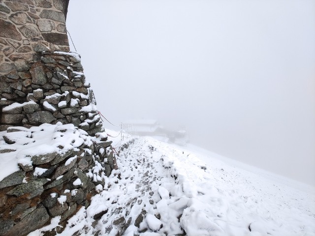 Na Kasprowym Wierchu spadł śnieg. W góry wkracza zima na całego
